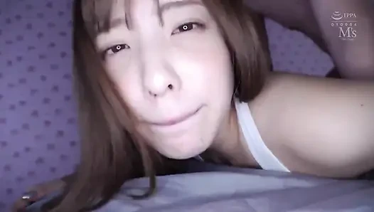 Süßes mädchen würde es lieben, ihre blowjob-fähigkeiten zu benutzen, zum kommen. teil.1