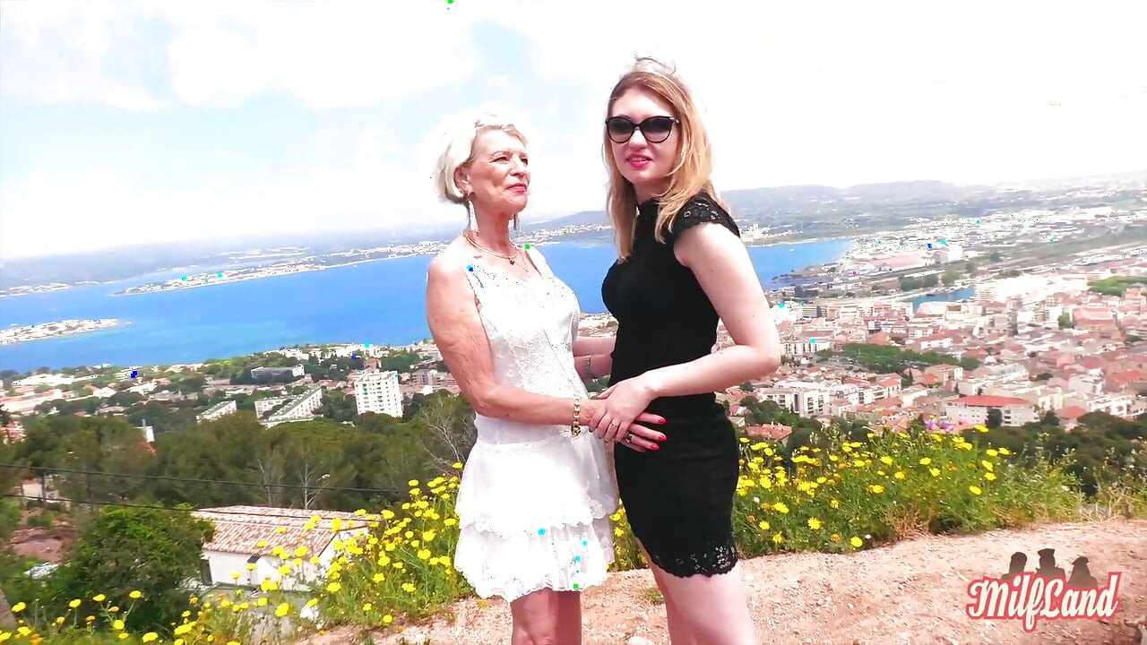 Eva, uma GILF de 70 anos, está fazendo sexo com Lyna, de 27 anos