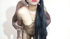 La migliore ragazza indiana del college con piccole tette che fa sesso sporco con il fidanzato