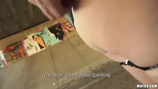 Halka açık pikaplar - boşta üniversiteli bir piliç bir sapık oyunu ve katie'nin tüm ıslak delikleriyle oynadım.