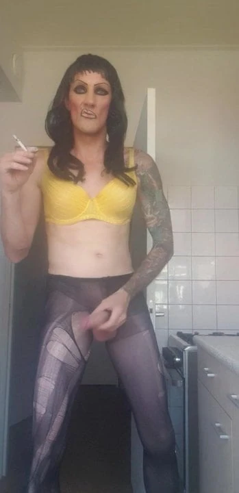 zowida whore