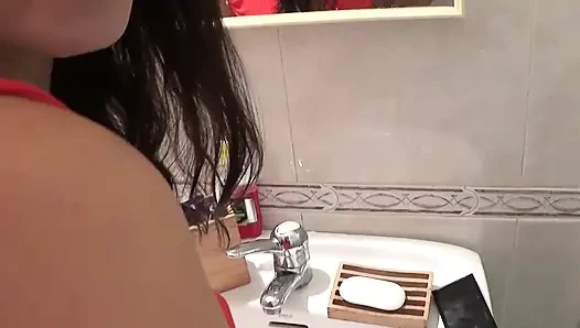 Valentina Bianco swallowing a big cumshot