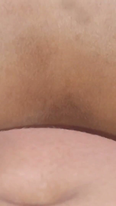Minyon orta yaşlı seksi kadın sikinin derinlere vurması için dev götünü açıyor | Klip 3