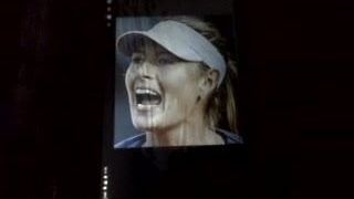 Hommage à un monstre facial à Maria Sharapova
