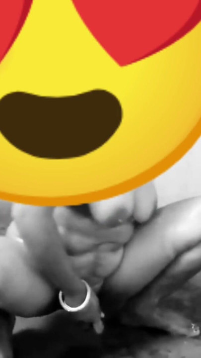 Shilpa bhaabhi ka blaik end vhait men kya lag raha hai seksi phigar aur khire se bur chod rahi hai | klip 1