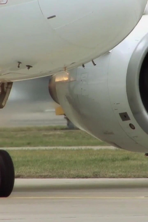 Pilot jebe seksi stjuardesu