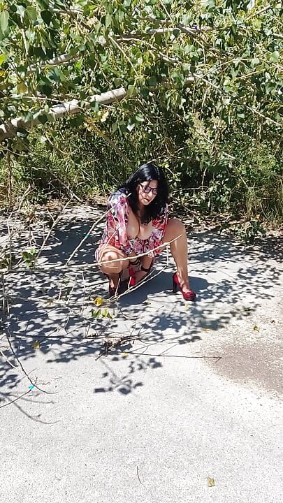 50 Plus Mature Beauty Masturbates Outdoor