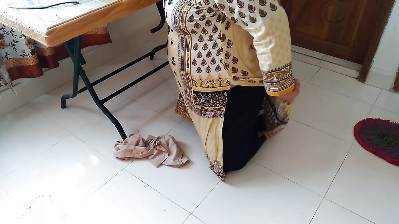 Fucking a Beautiful Maid in Saudi Arabia