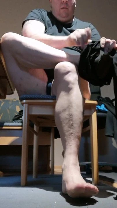 팬티 스타킹을 신는 통통한 남자