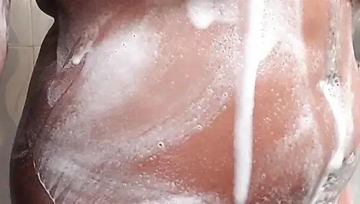 Ванна в душе, задница, киска и сиськи