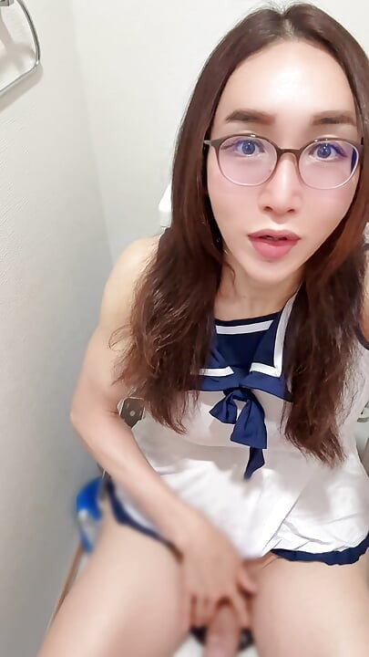 TS แอบเข้าไปในห้องน้ําเพื่อชักว่าว - หยอกล้อยิงน้ําเงี่ยนครั้งใหญ่