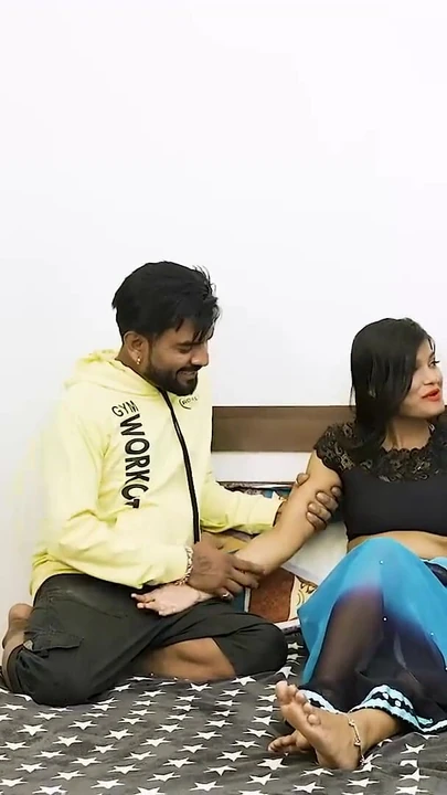 Nezaboravan trenutak iz "DEBORJI I NJEGOVE FRNJEVE SE ZABAVLJAJU, UŽIVAJU I INTENZIVNO SEKS SA BHABI JI"
