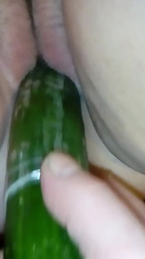 0036 Cucumber in the cunt. A large close-up. | Clip 1
