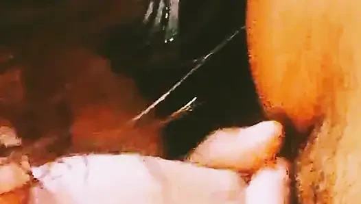 Sadece yarağıyla oynuyor