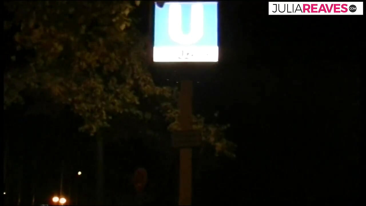 Casting pornó forgatás közben, teljesen csúnya punci látható a metróban