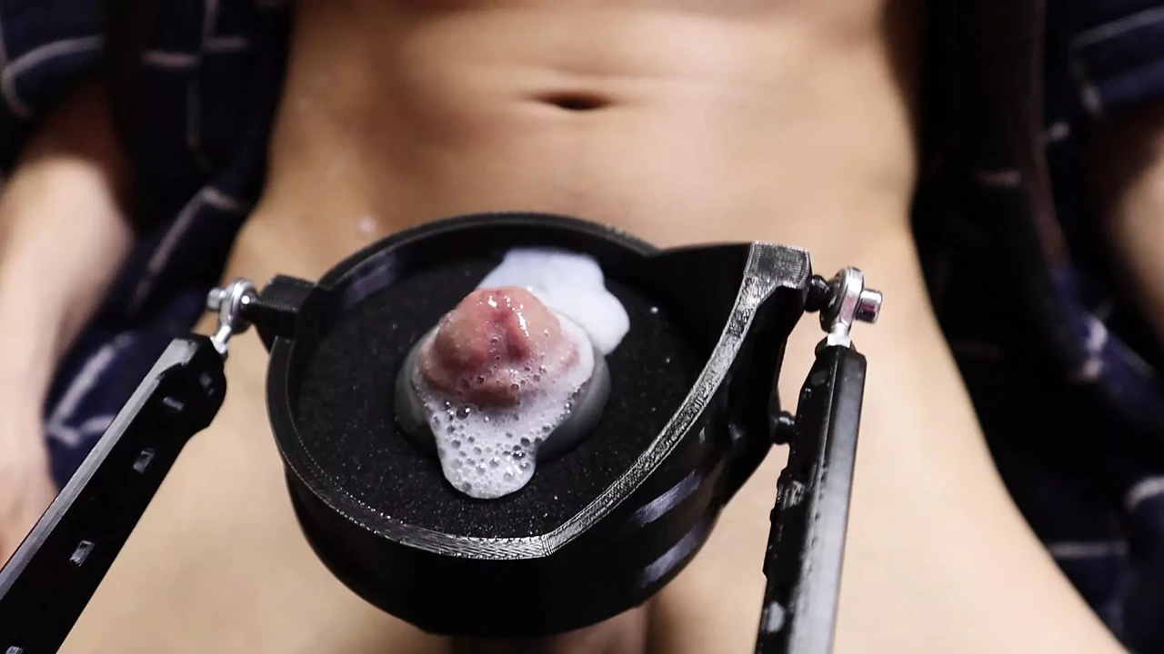 The best robot brings you hard to a huge cumshot with loud moans