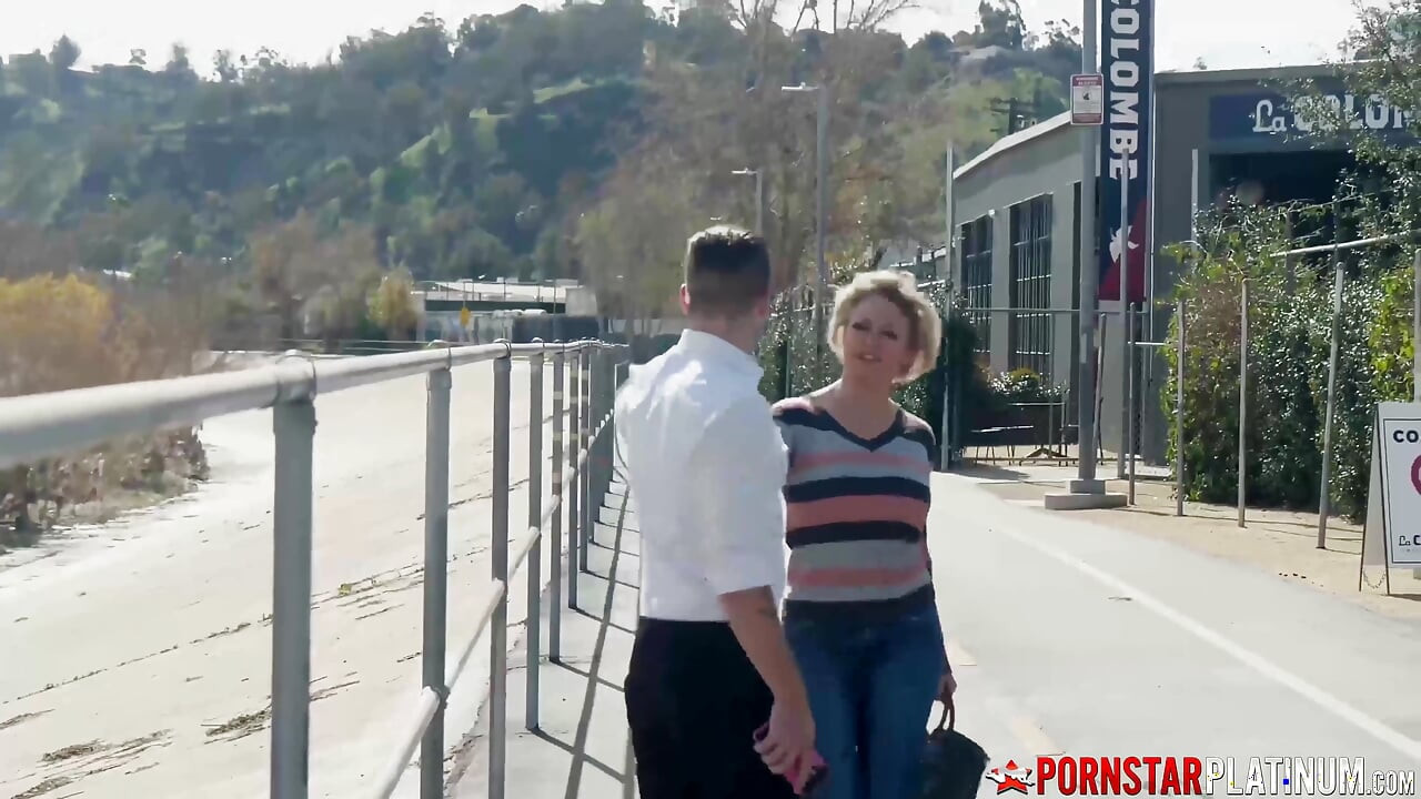 Pornstarplatinum- büyük memeli orta yaşlı seksi kadın dee williams vahşi üçlü grup seks