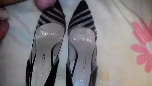 Pump porn video – cum vogue pumps