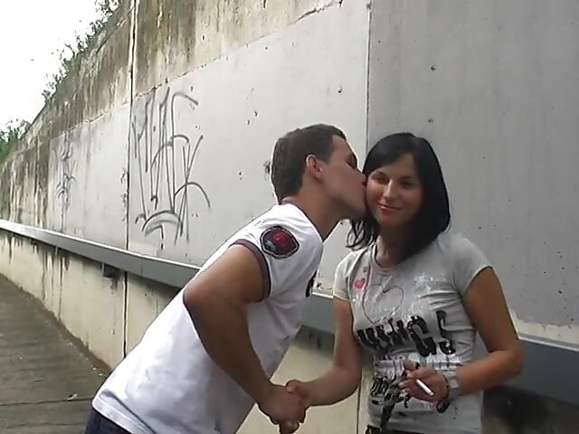 Seksi devojka se jebe na autoputu