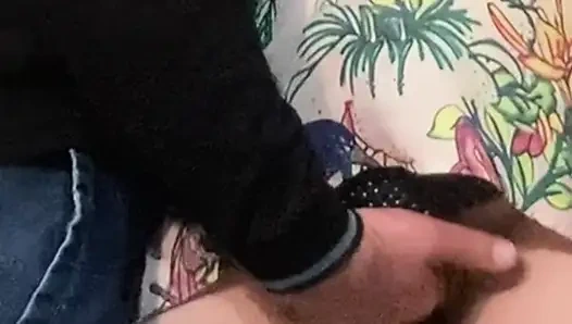 Неверная жена мастурбирует в переполненном метро