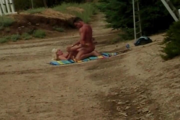 Nagy arckezelés a nagymellű szőke MILF-nek