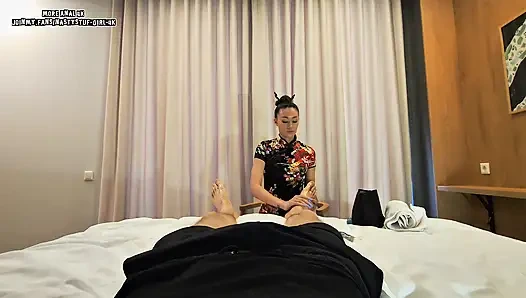 Kamu Minta Dipijat - Cewek Asia Pantat Montok Ini Belum Termasuk Dalam Harganya