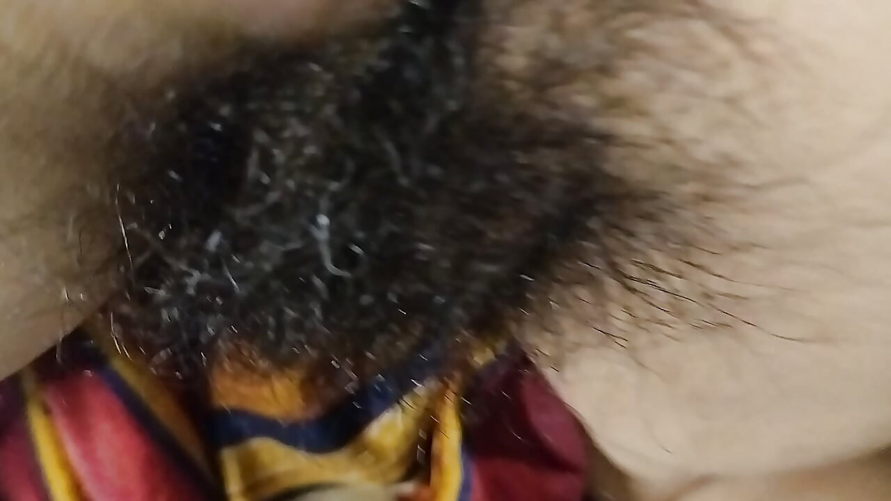 Desi aunty gardh may ungli dal Kar sex ka maza leya