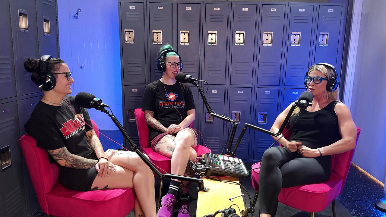 Luna Lovely y Nikki Zee se unen a Ariel en una charla de vestuario
