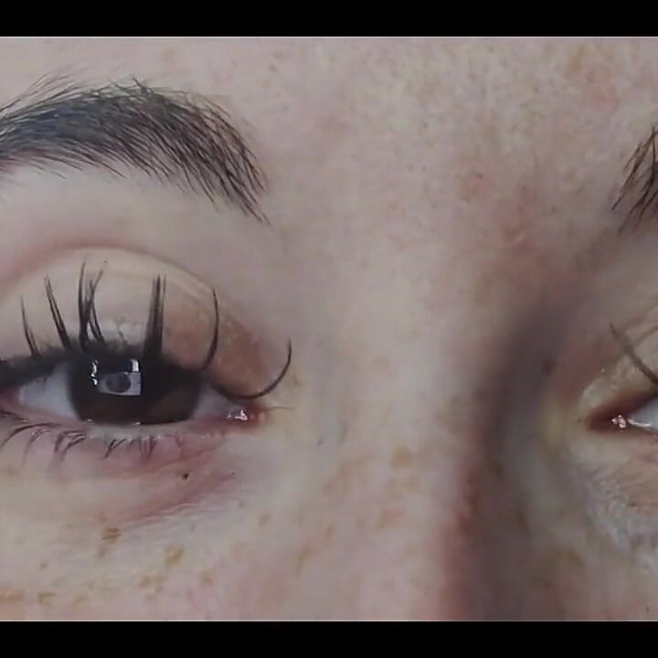 Încrucișând ochii