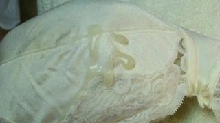 Masturbate on white bra 4