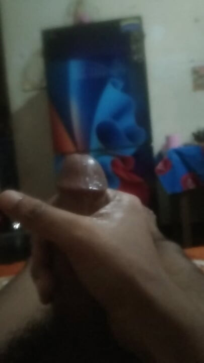 Algo não parece certo. Punheta Parte 2