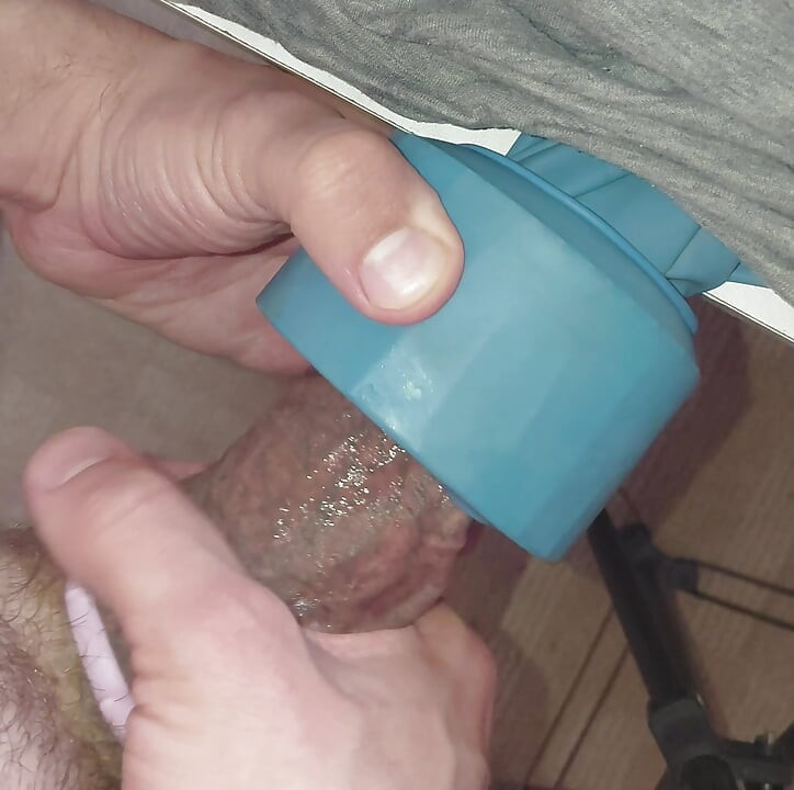 Kuinka mukavalta tuntuu, kun iso tatuoitu leikkaamaton kulli kulkee sisään ja ulos