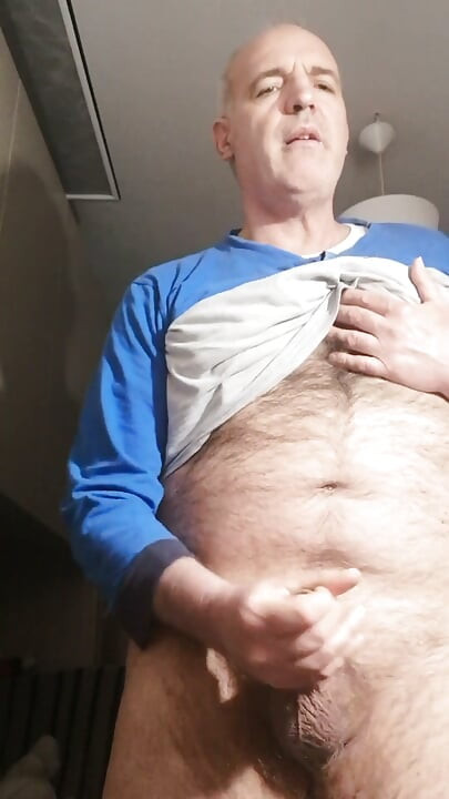 A Quick with a Big Cumshot to Sleep Better!