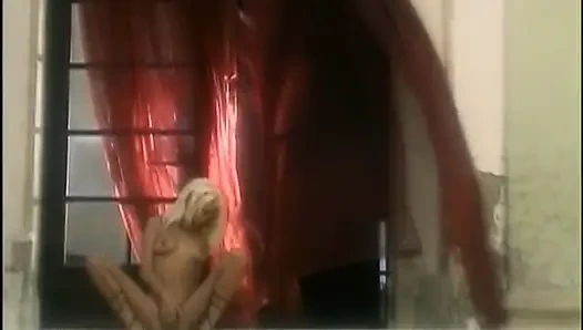 Seks threesome sama cewek rambut pirang yang aduhai - 2 adegan dalam 1