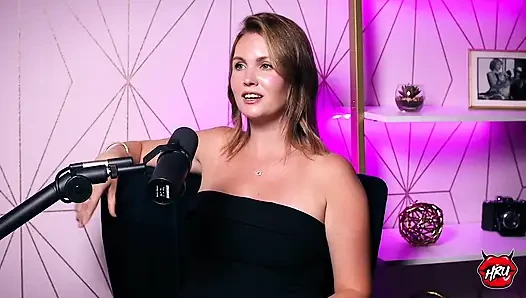 Holly johnston: alasan sebenarnya ibu-ibu mendominasi onlyfans