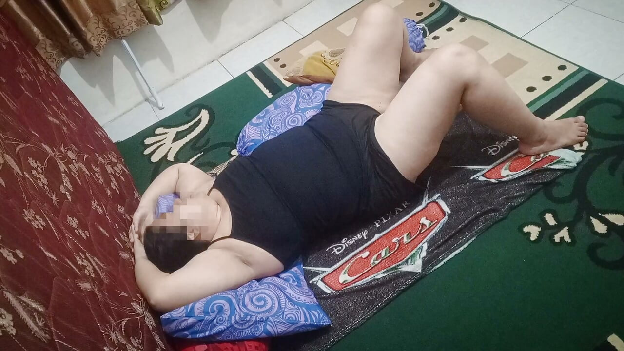 (Part 1) Horny chubby aunt wants to be fucked