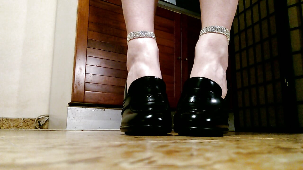 Posing in sexy heels loafers, barelegs and barefeet!