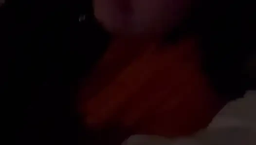 Gadis 18 tahun nyepong di malam hari