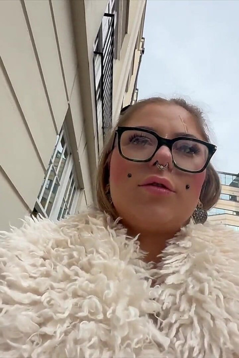 Sandie Candy Cumwalk