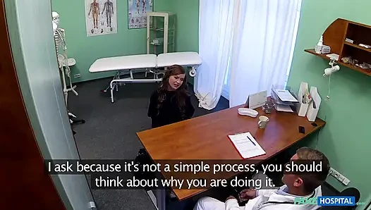 Fake Hospital - хорошенькая молодая модель кончает для удаления татуировки заканчивается глубоким хуем