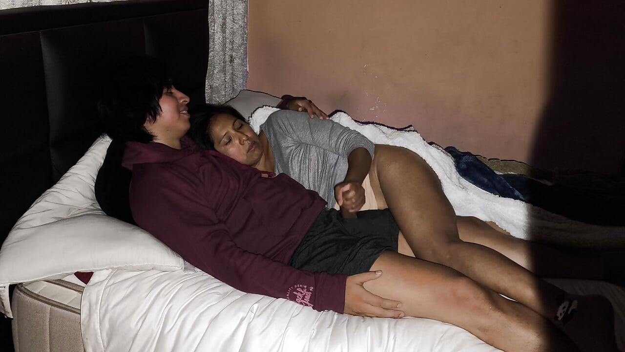 Una madura cristiana se enamora de mi y me saca leche cada dia