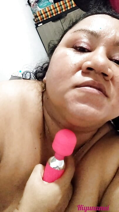 Hiyunamei voli da se zabavlja sama kod kuće bez svog dečka