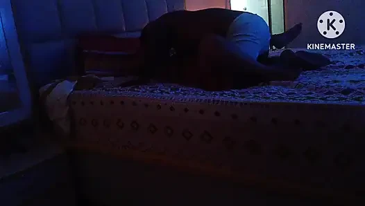 Новобрачные бхабхи с другим мужчиной в спальне