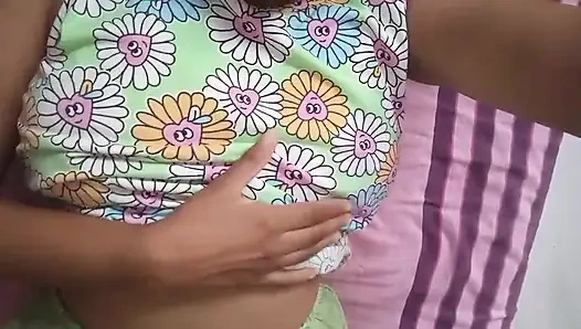 Indische bhabhi masturbation Masturbation Handjob badezimmer mit lust, liebe