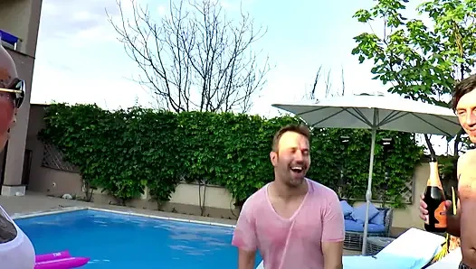 Двойное Проникновение На Улице, Дикий Праздник Траха В Групповухе