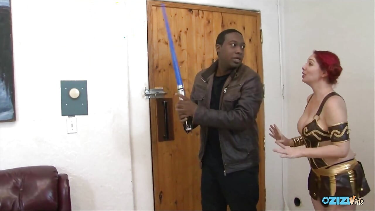 Un black à grosse bite noire est parfaitement cast dans ce cosplay star wars baise