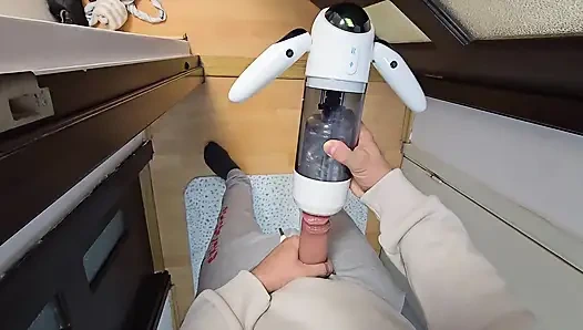 Трахаю мой хуй мастурбатор, тайно наблюдая за моей сводной сестрой, трахающей пальцами ее киску