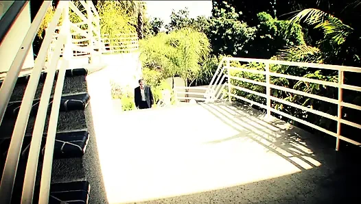 Sarışın büyük yarağını siktiriyor