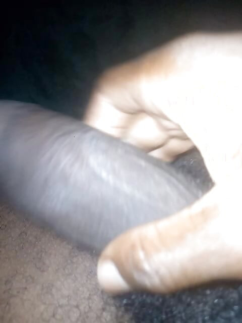 Pria gay dengan kontol besar lagi asik masturbasi memek gay dengan kontol besar pria kulit hitam dengan kontol besar