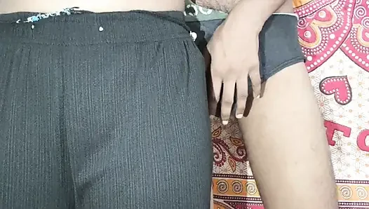 Apni biwi ki chut chaati